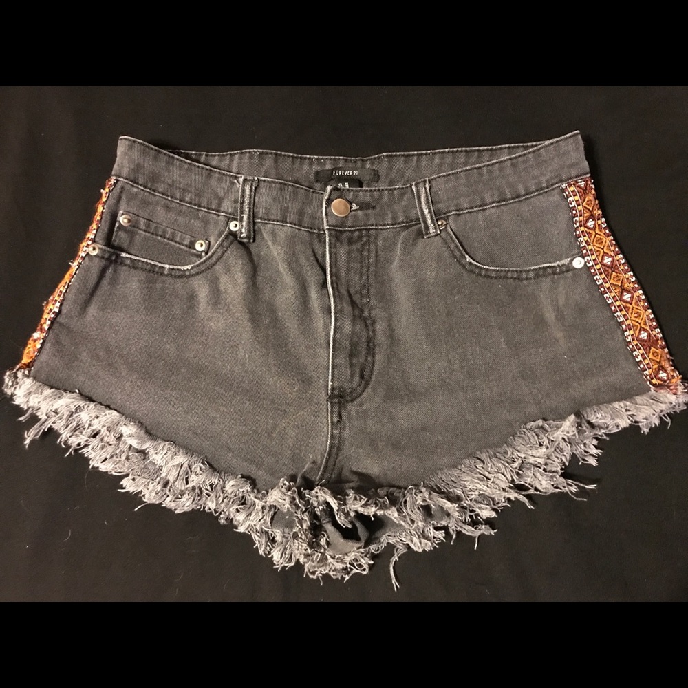 COPY - Forever 21 black Jean shorts print up side…